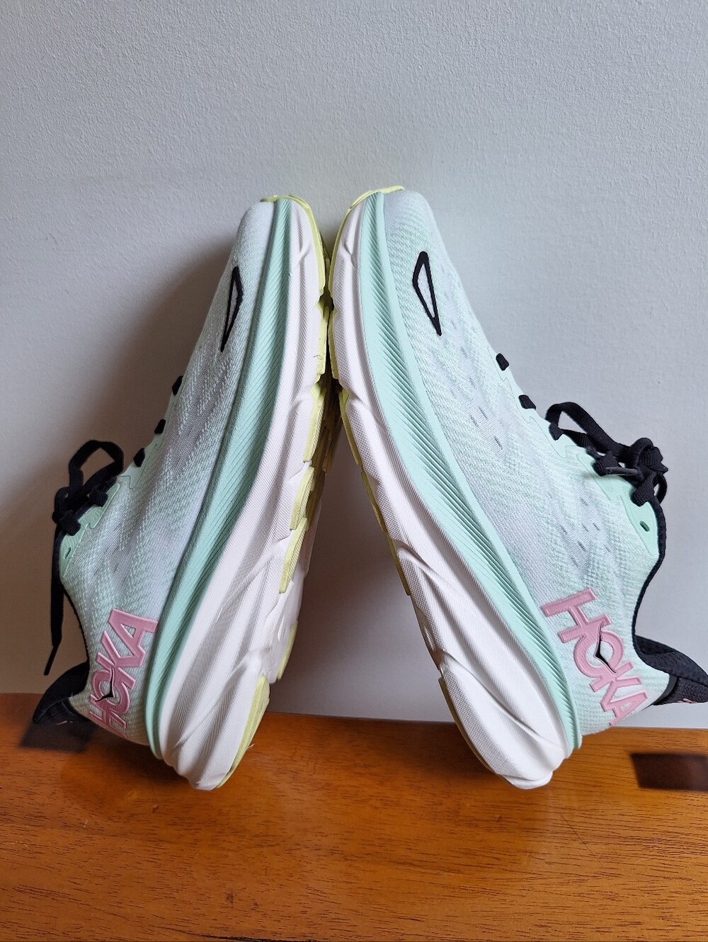 Hoka  Clifton 9 Women's Mint Fluorite with Snow Melt white Size 7B - Picture 9 of 12